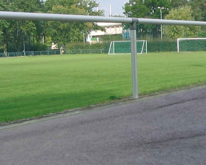 Sportplatz Barrierensystem Alu Pfostenabstand 2,50m